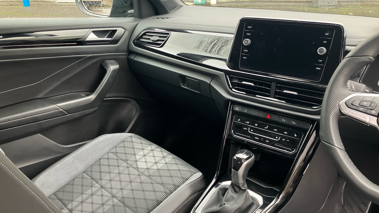 Used Volkswagen T-Roc 2025 for sale - 76918139: Photo 14