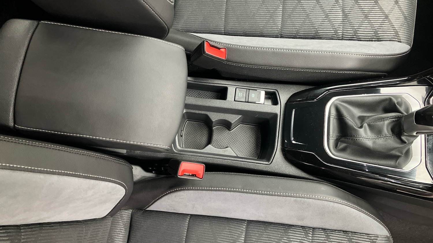 Used Volkswagen T-Roc 2025 for sale - 76918139: Photo 40