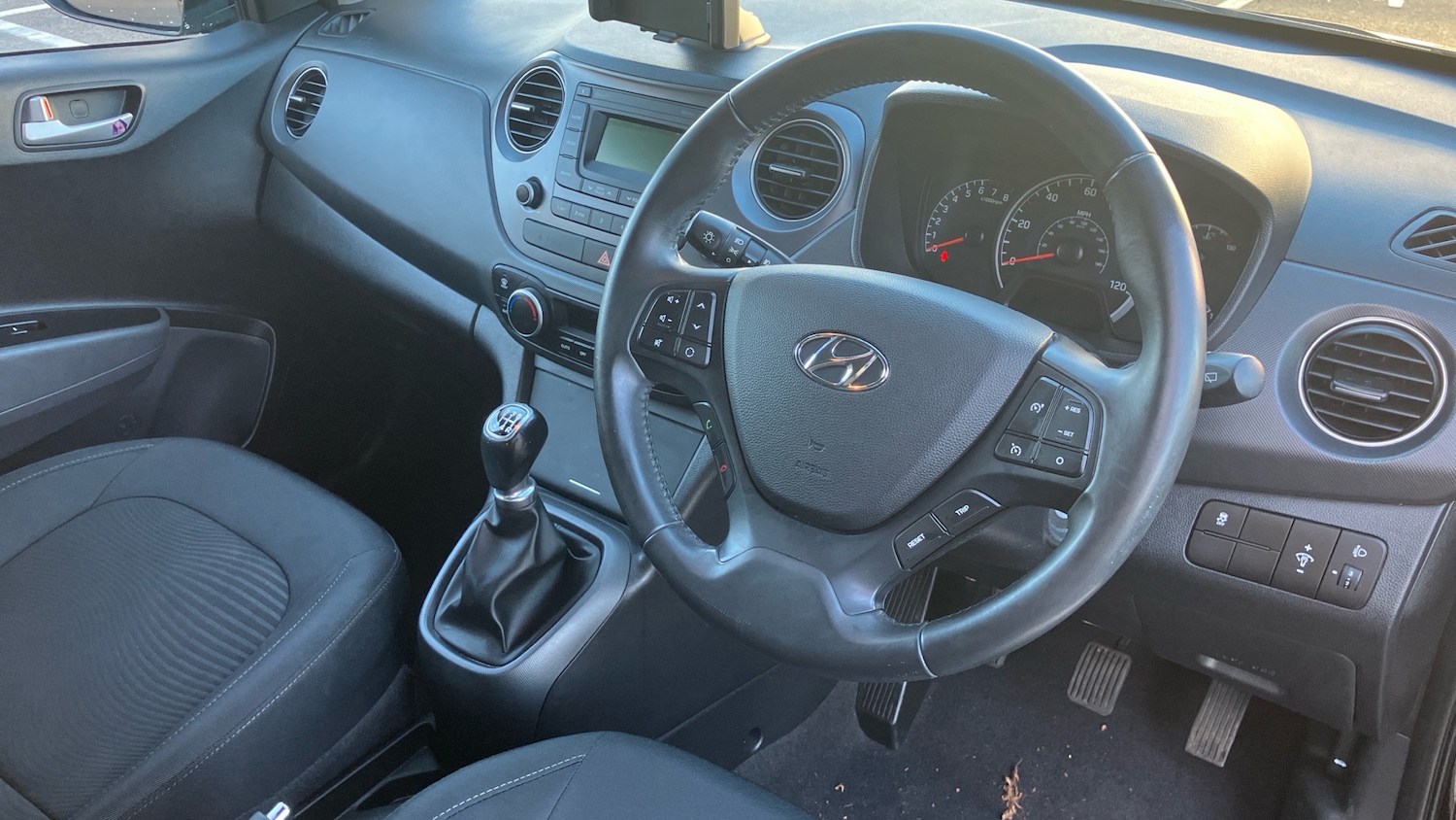 Used Hyundai i10 2017 for sale - 76777979: Photo 11