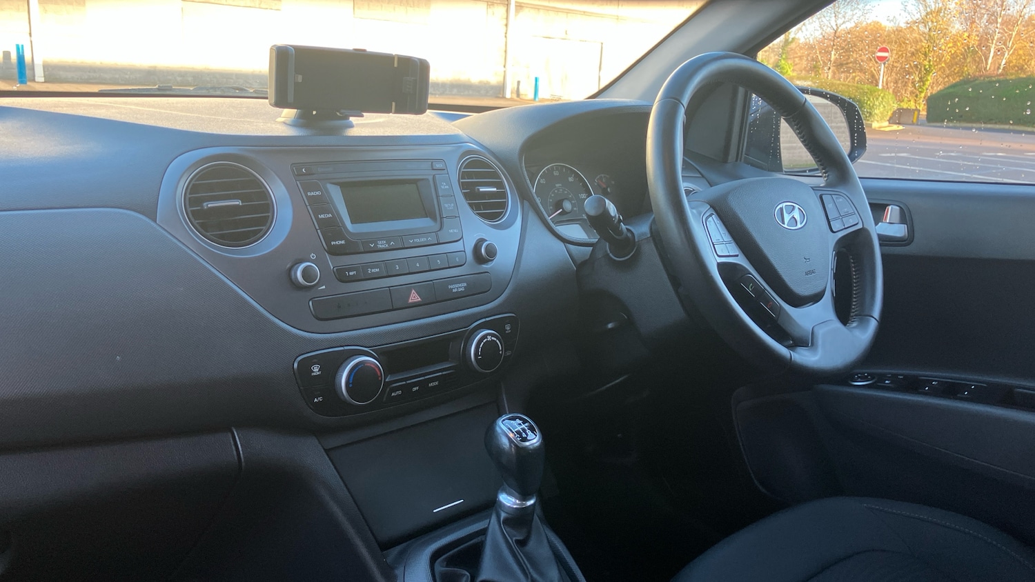 Used Hyundai i10 2017 for sale - 76777979: Photo 9