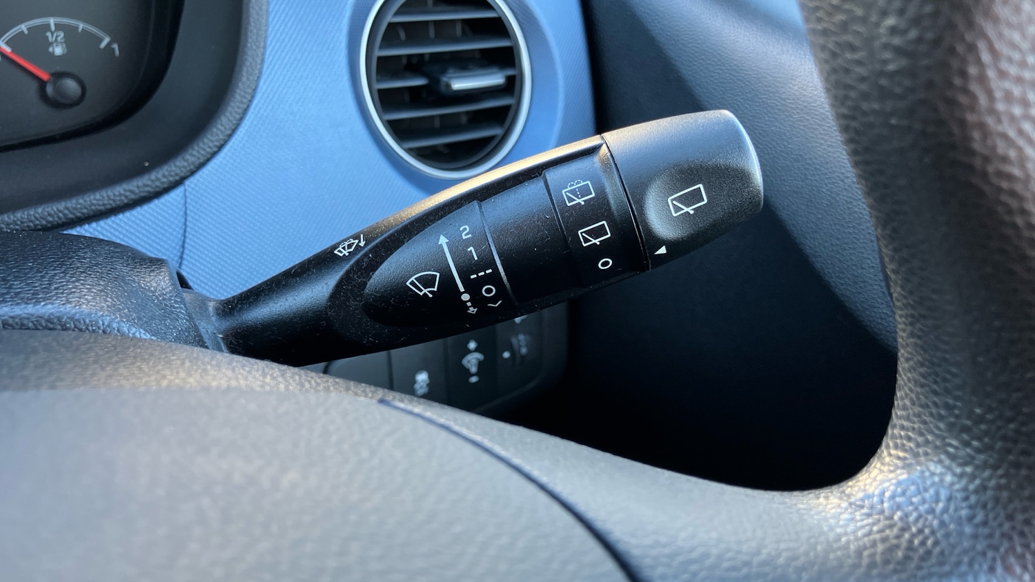 Used Hyundai i10 2015 for sale - 76683992: Photo 42