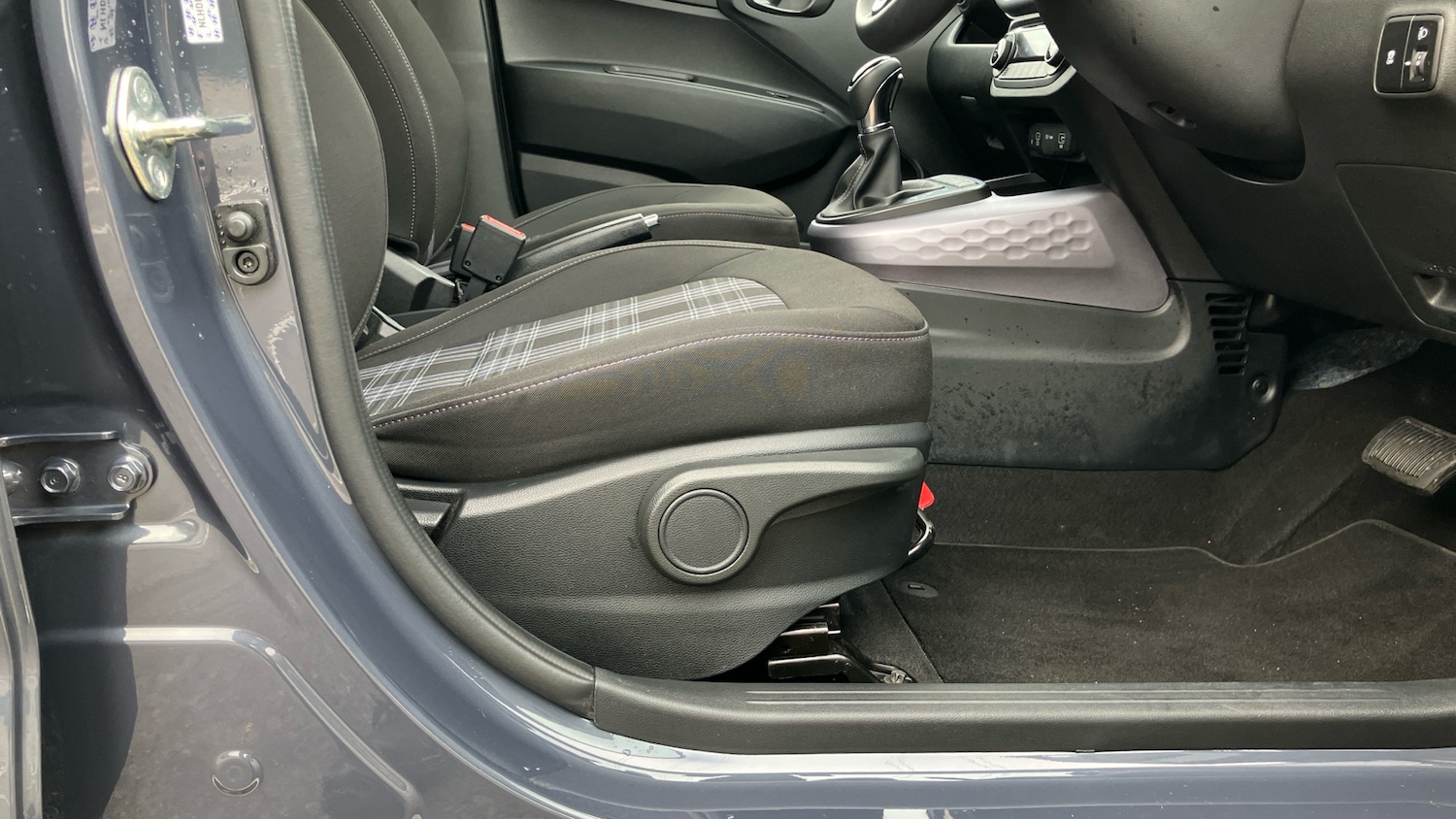 Used Hyundai i10 2024 for sale - 76983857: Photo 35