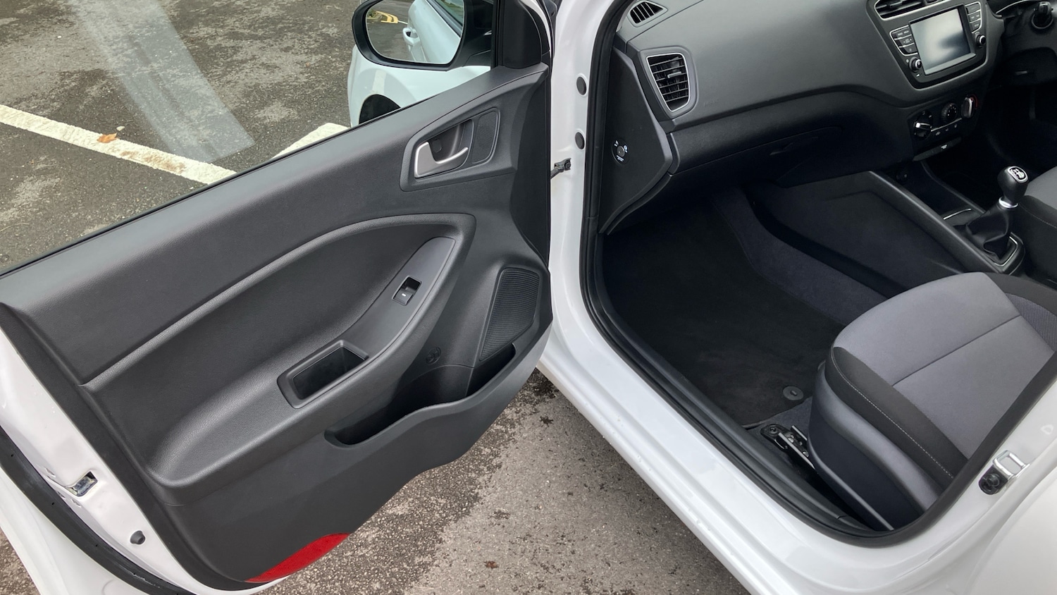 Used Hyundai i20 2020 for sale - 76493711: Photo 30