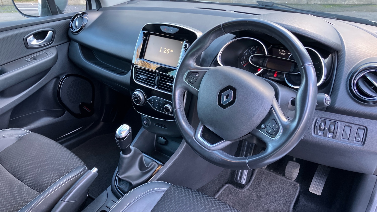 Used Renault Clio 2019 for sale - 76960634: Photo 11