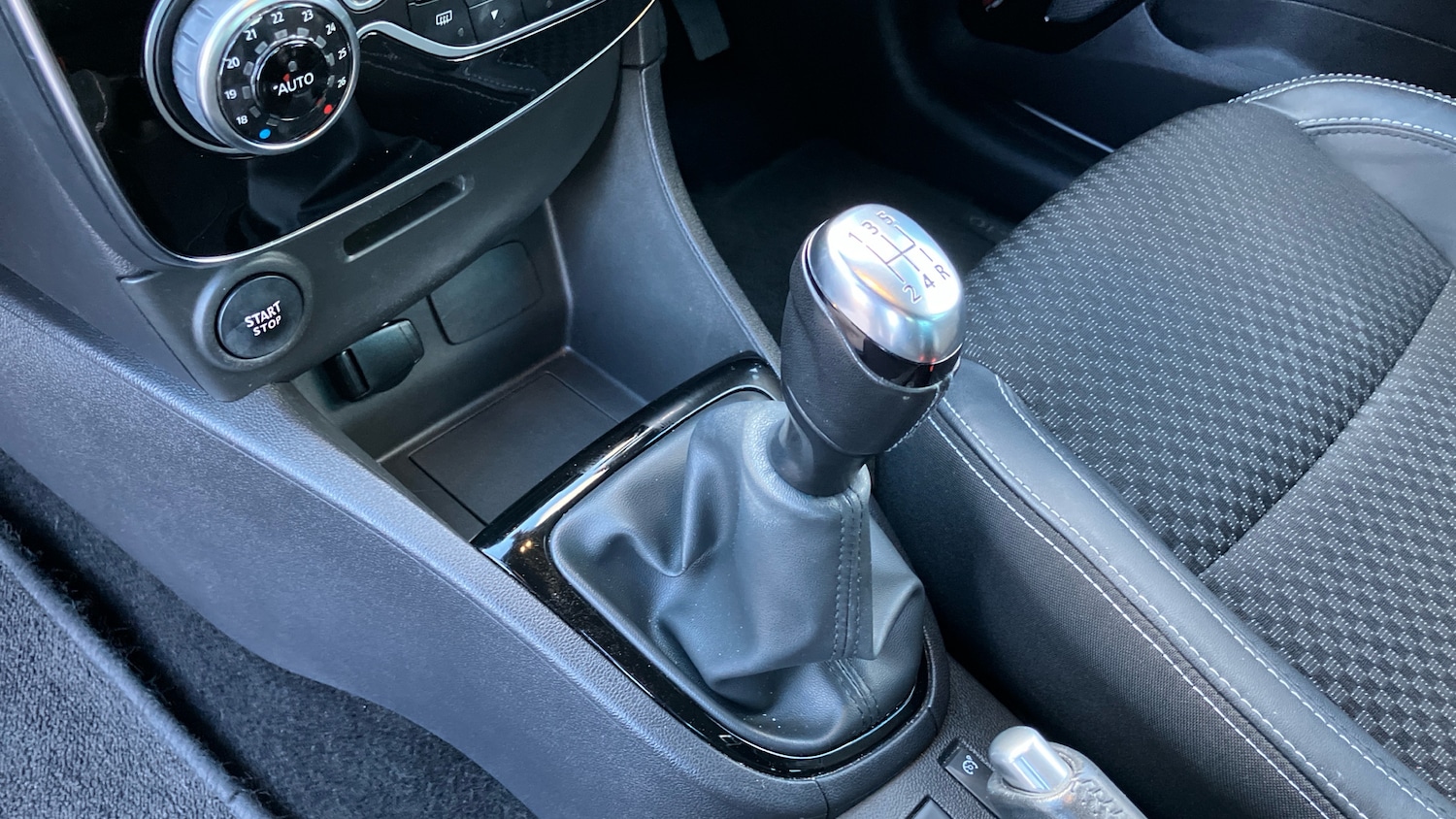 Used Renault Clio 2019 for sale - 76960634: Photo 13