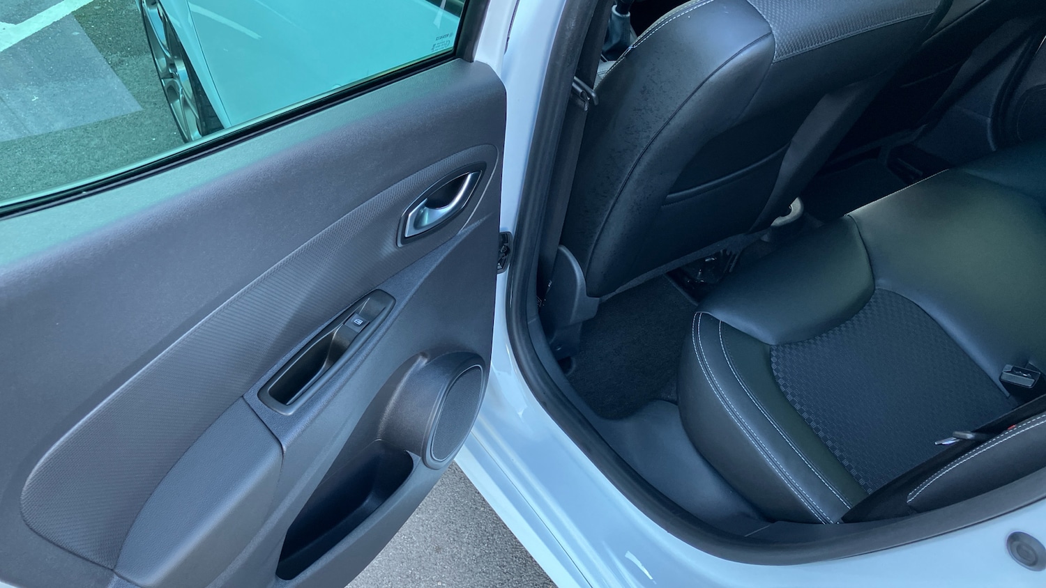 Used Renault Clio 2019 for sale - 76960634: Photo 29