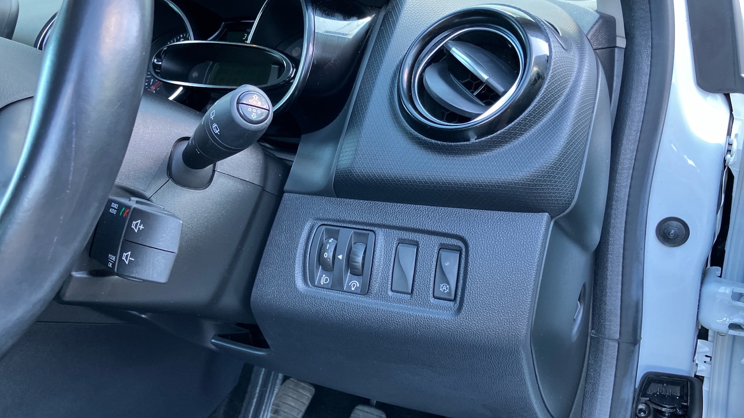 Used Renault Clio 2019 for sale - 76960634: Photo 36