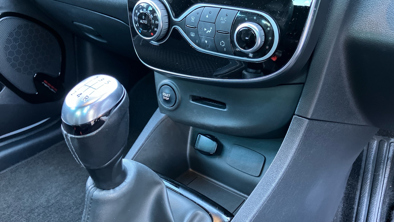 Used Renault Clio 2019 for sale - 76960634: Photo 39