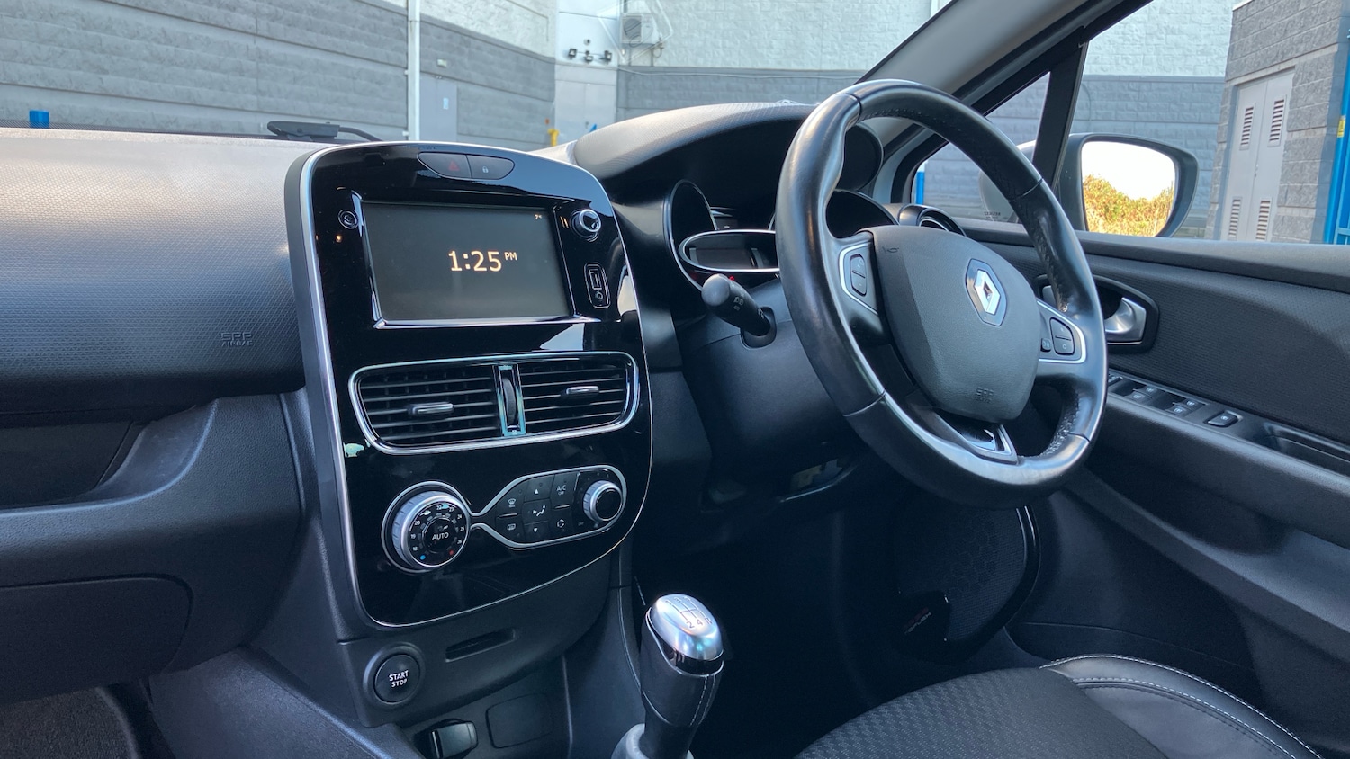 Used Renault Clio 2019 for sale - 76960634: Photo 9