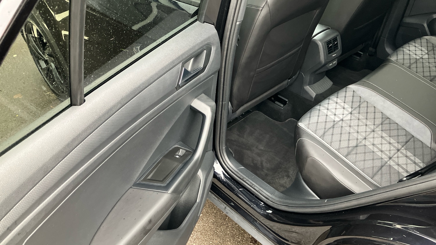 Used Volkswagen T-Roc 2025 for sale - 77233557: Photo 31