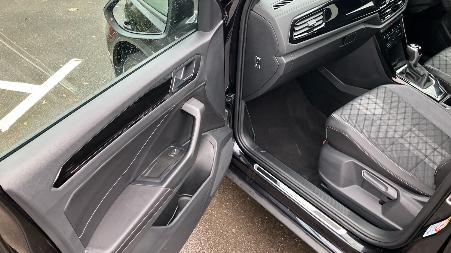 Used Volkswagen T-Roc 2025 for sale - 77233557: Photo 35