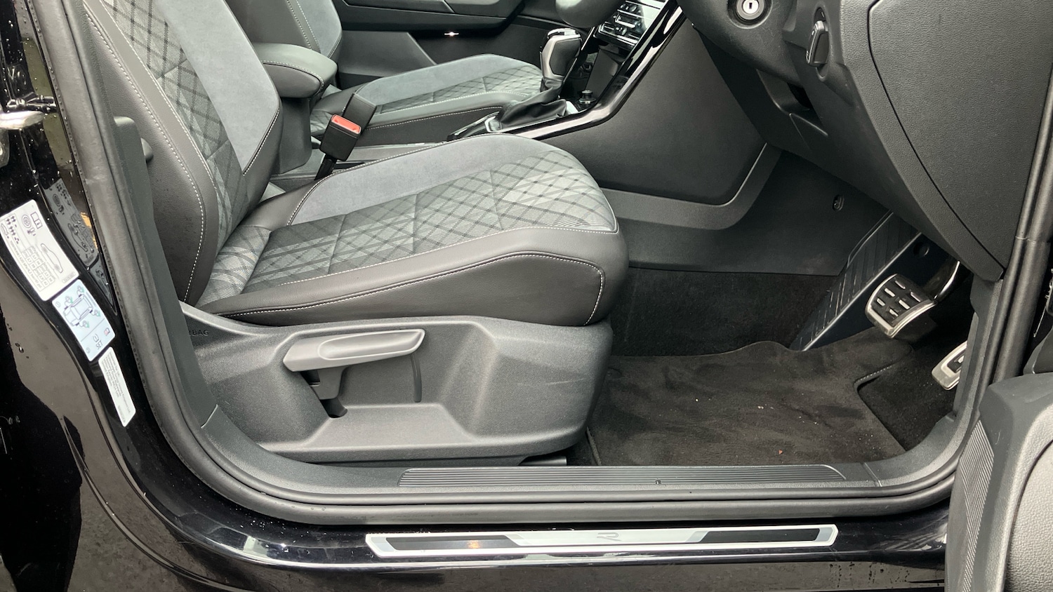 Used Volkswagen T-Roc 2025 for sale - 77233557: Photo 38