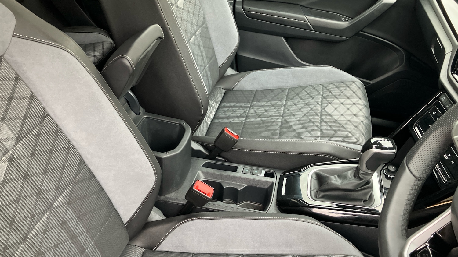 Used Volkswagen T-Roc 2025 for sale - 77233557: Photo 41