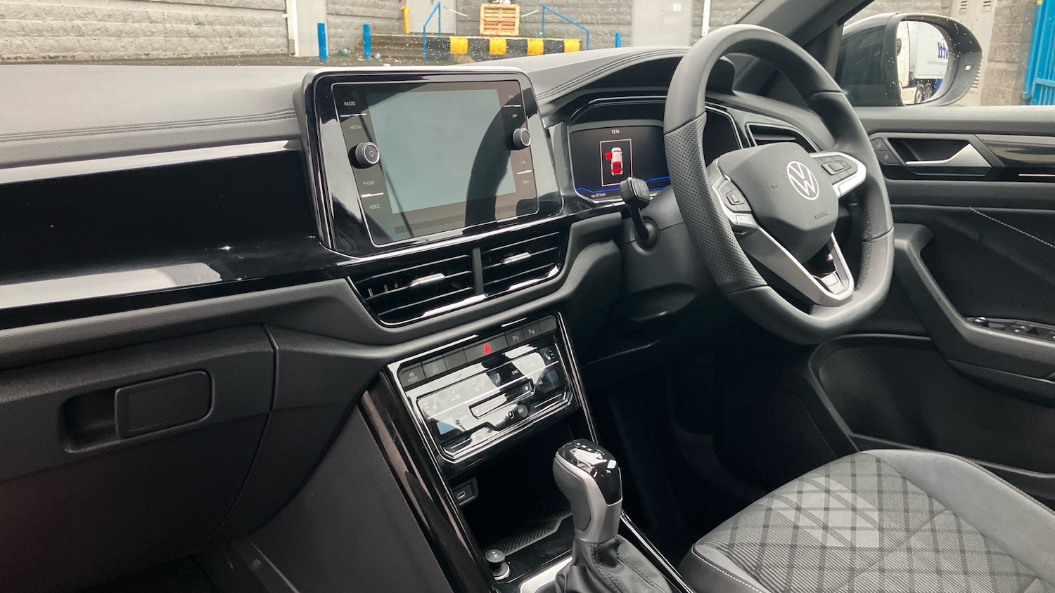 Used Volkswagen T-Roc 2025 for sale - 77233557: Photo 9