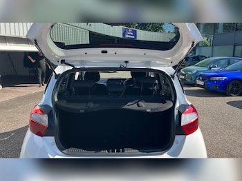Used Hyundai i10 2023 for sale - 75524642: Photo