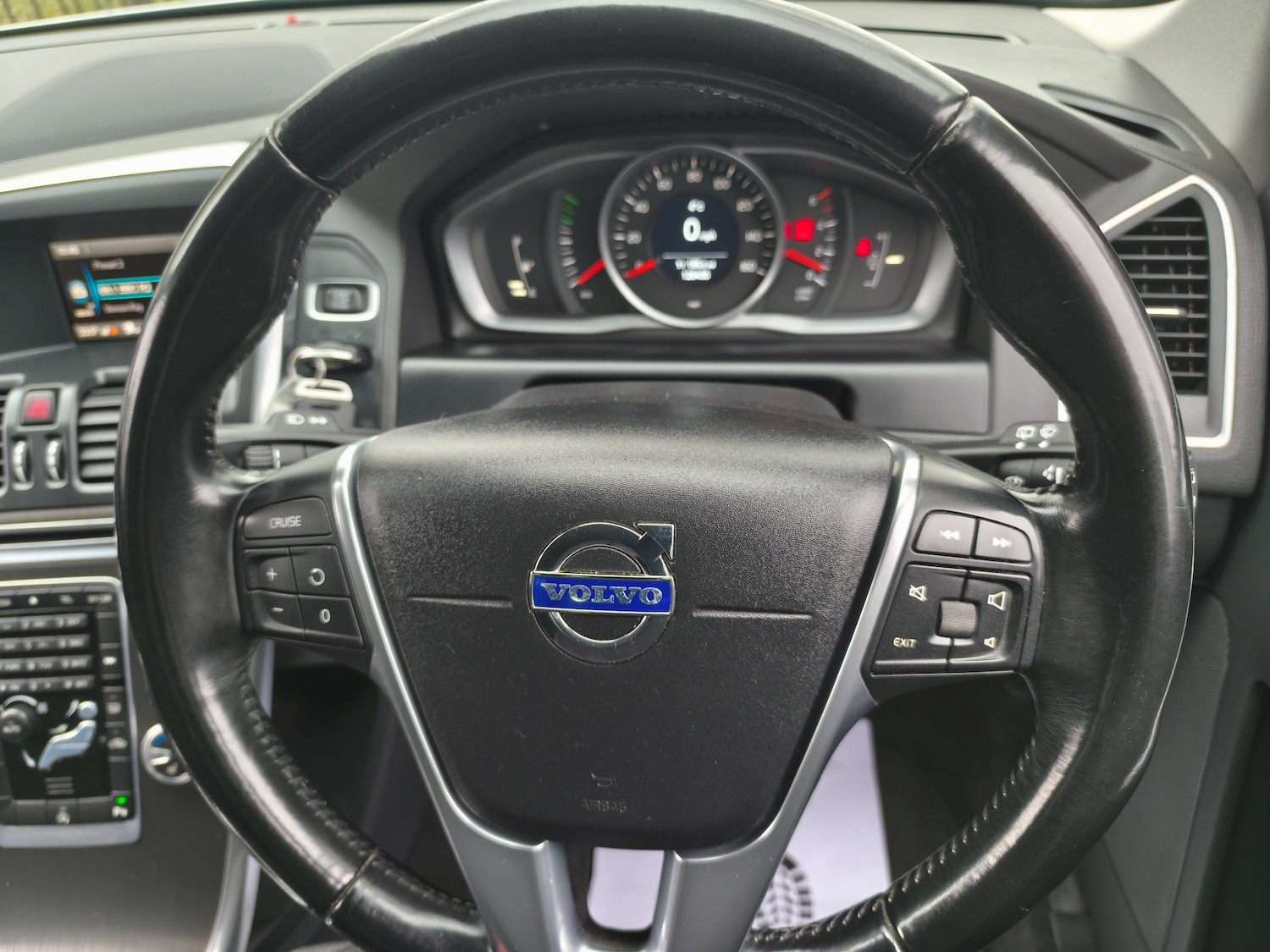 Used Volvo XC60 2015 for sale - 77640648: Photo 15