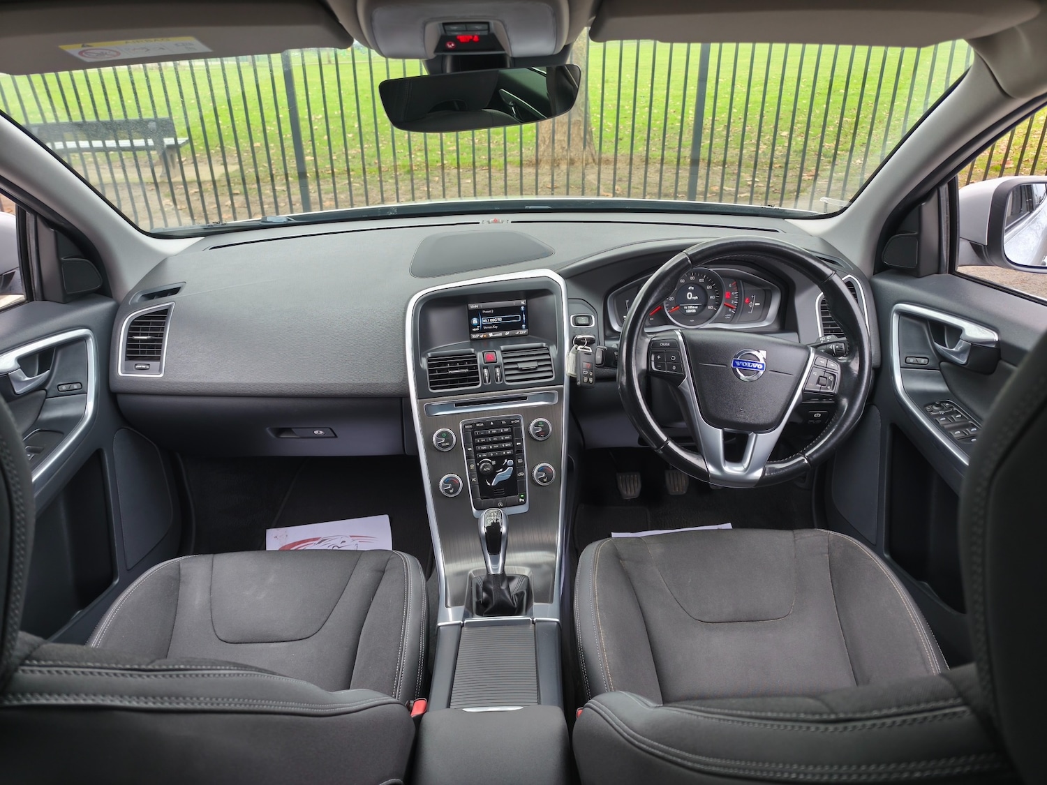 Used Volvo XC60 2015 for sale - 77640648: Photo 3