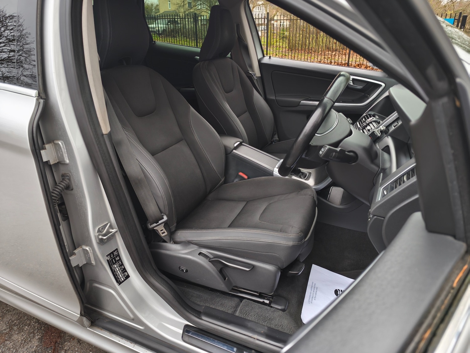 Used Volvo XC60 2015 for sale - 77640648: Photo 9