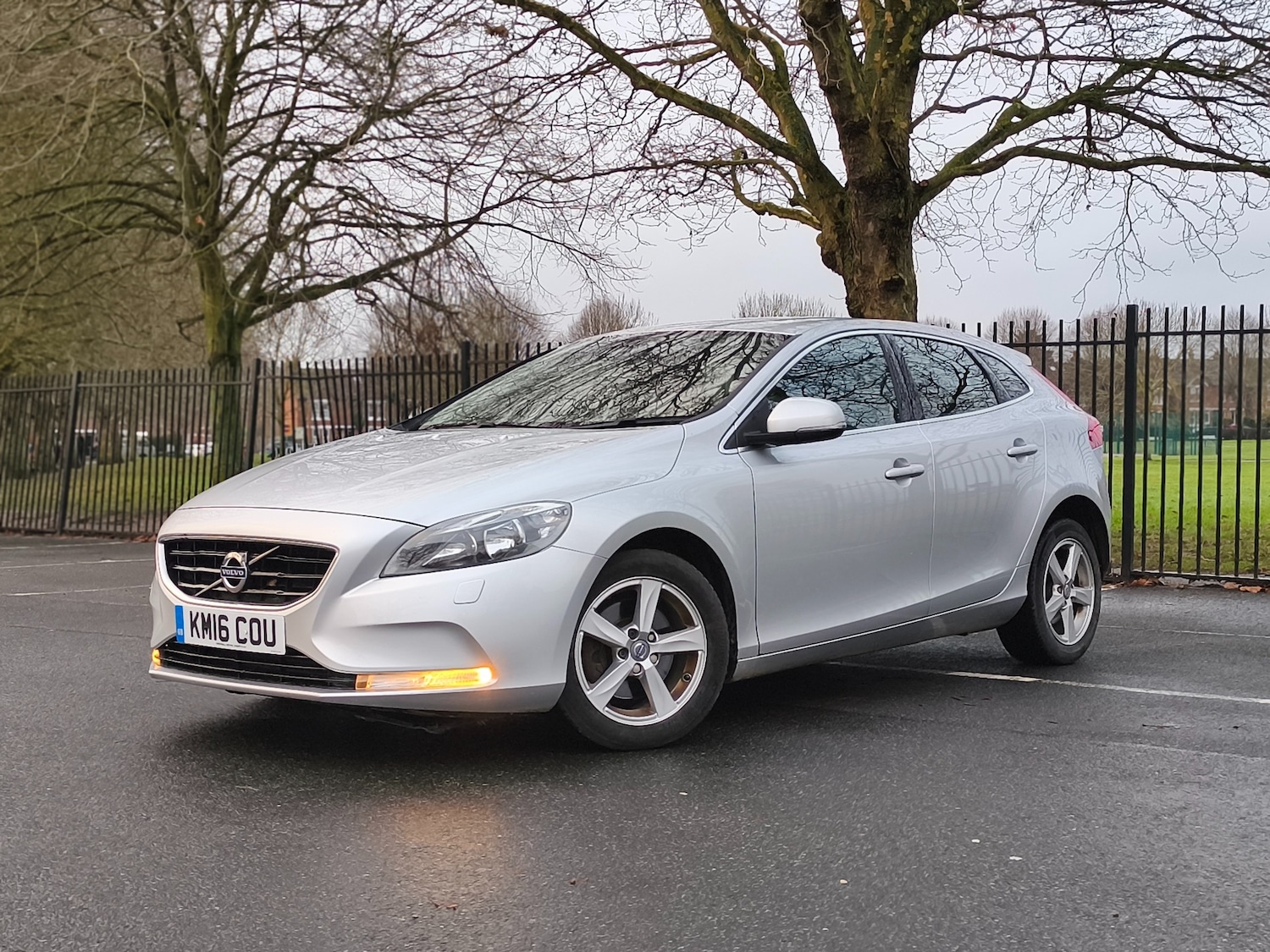 Used Volvo V40 2016 for sale - 77640641: Photo 2