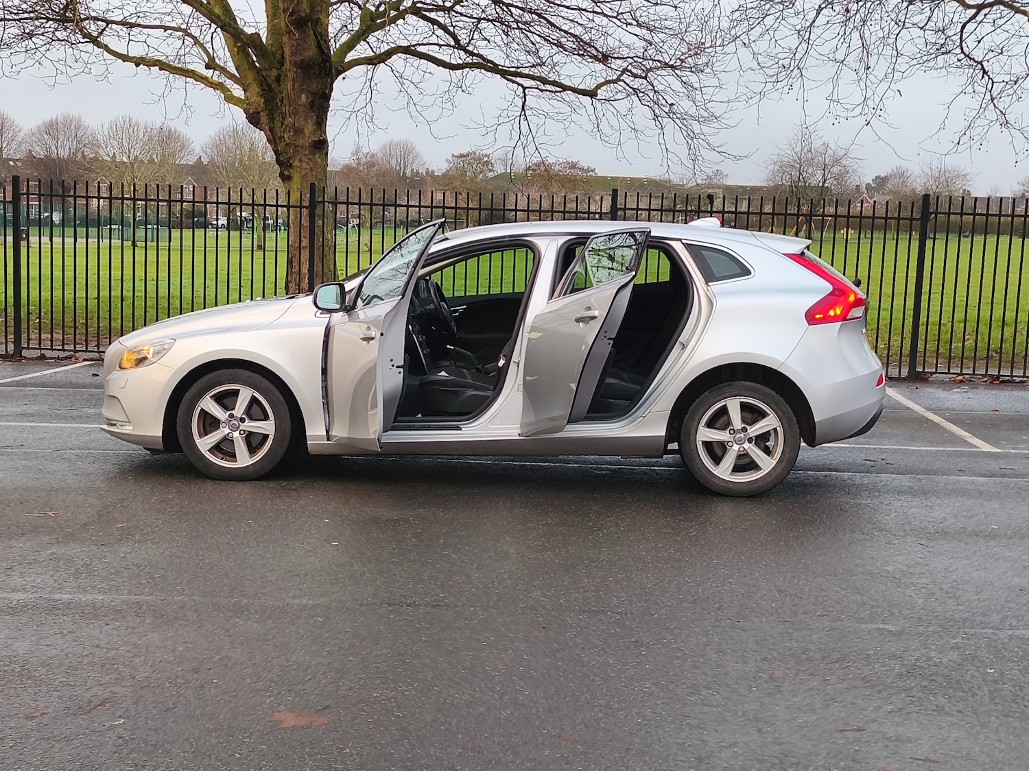 Used Volvo V40 2016 for sale - 77640641: Photo 8