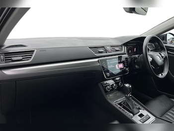 Used Skoda Superb 2023 for sale - 76166362: Photo 2
