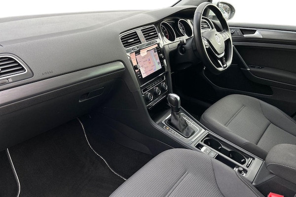 Used Volkswagen Golf 2019 for sale - 76247309: Photo 2