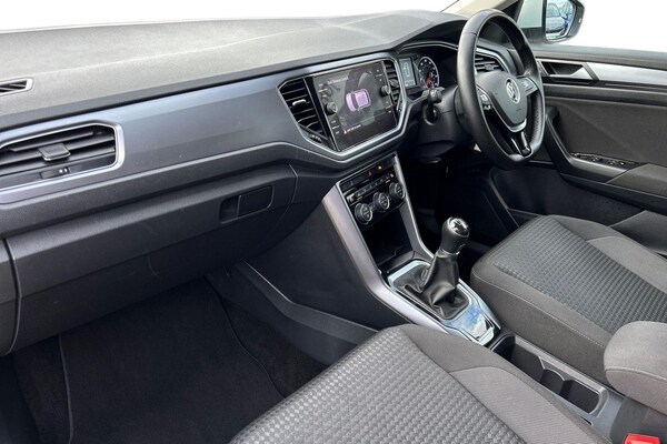 Used Volkswagen T-Roc 2022 for sale - 76073243: Photo 2