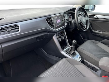 Used Volkswagen T-Roc 2022 for sale - 76073243: Photo 2