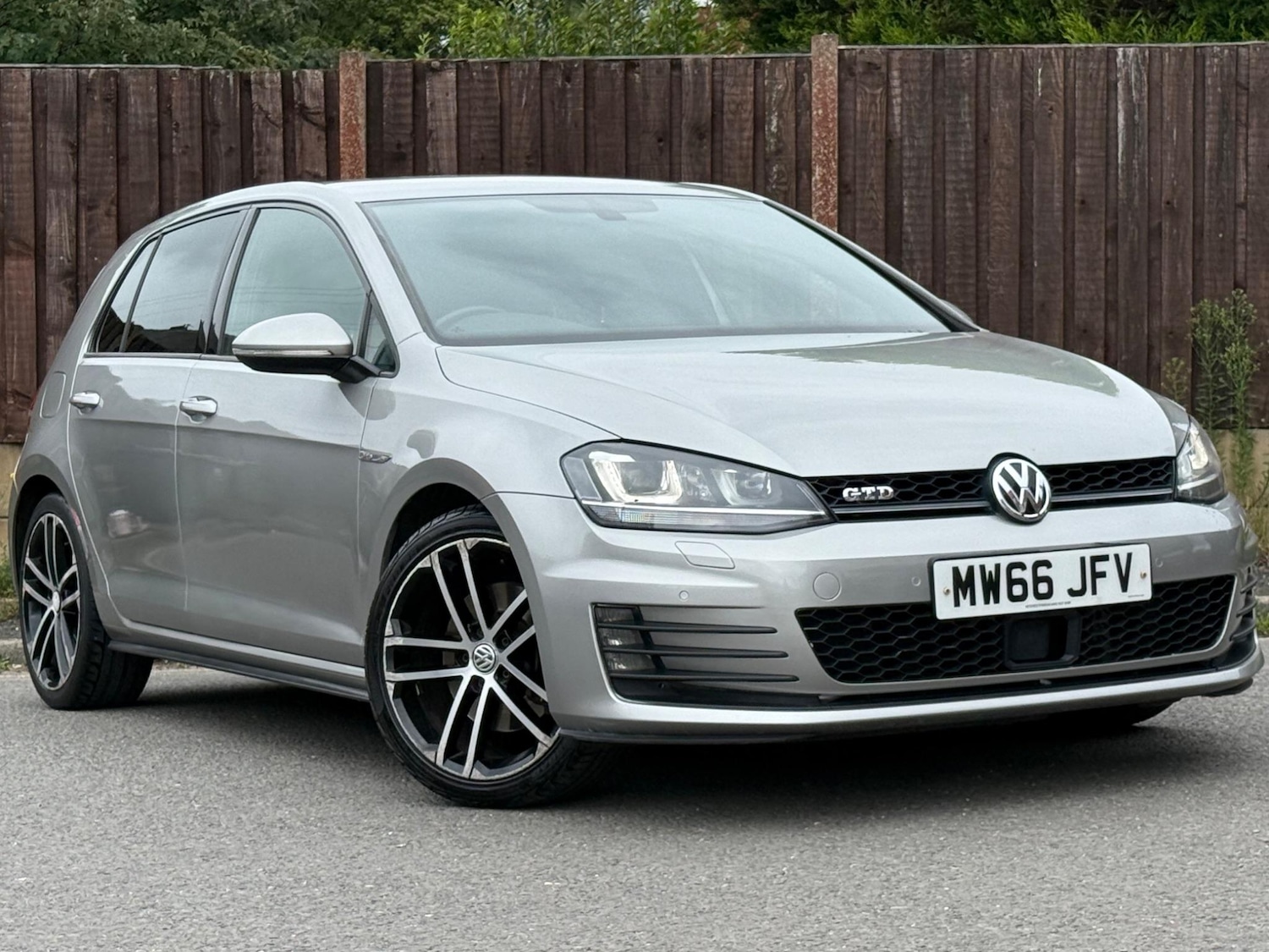 Used Volkswagen Golf 2016 for sale - 76336900: Photo 1
