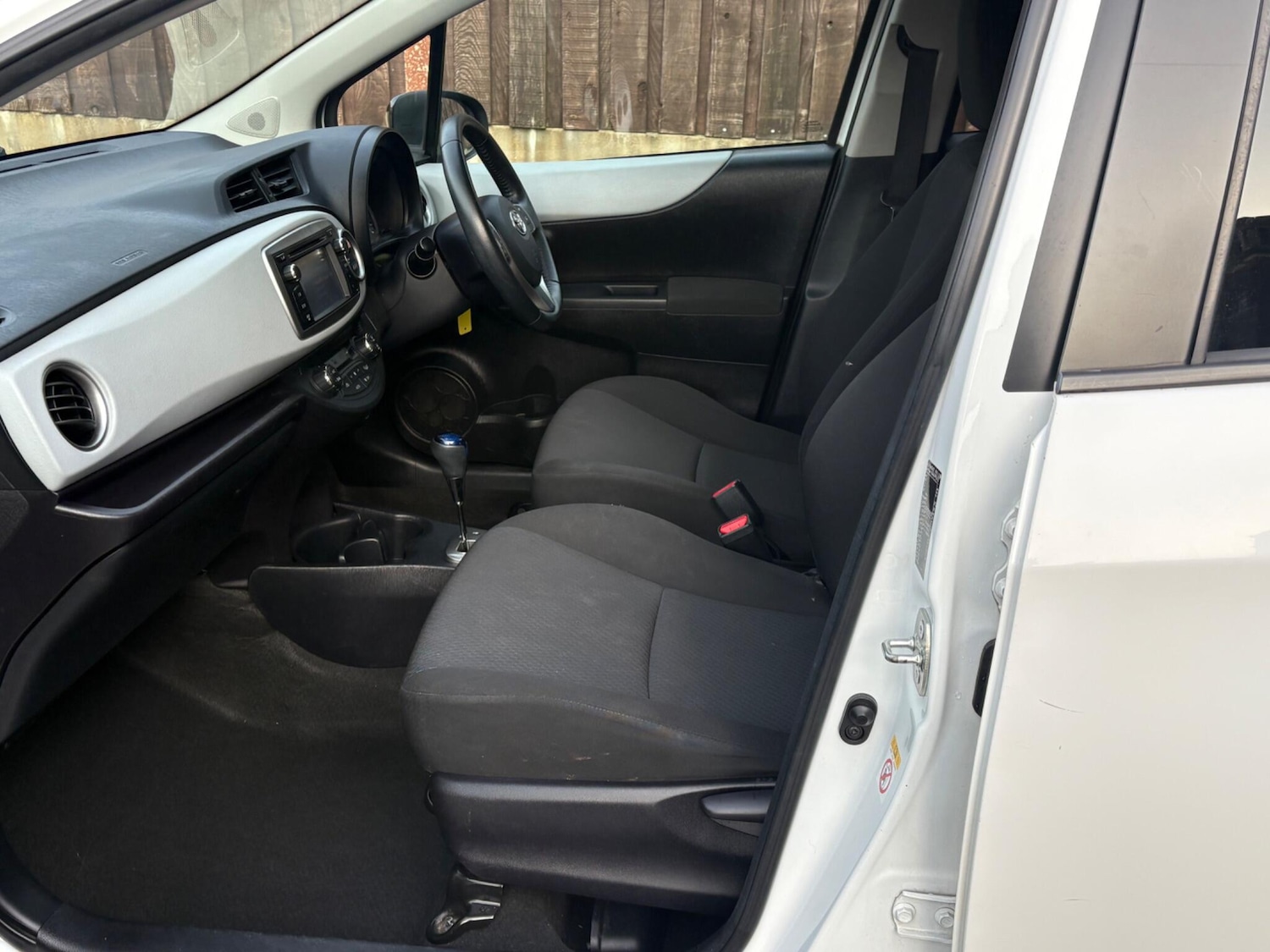 Used Toyota Yaris 2014 for sale - 77478535: Photo 30