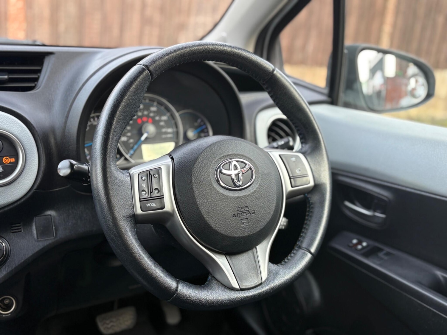 Used Toyota Yaris 2014 for sale - 77478535: Photo 38