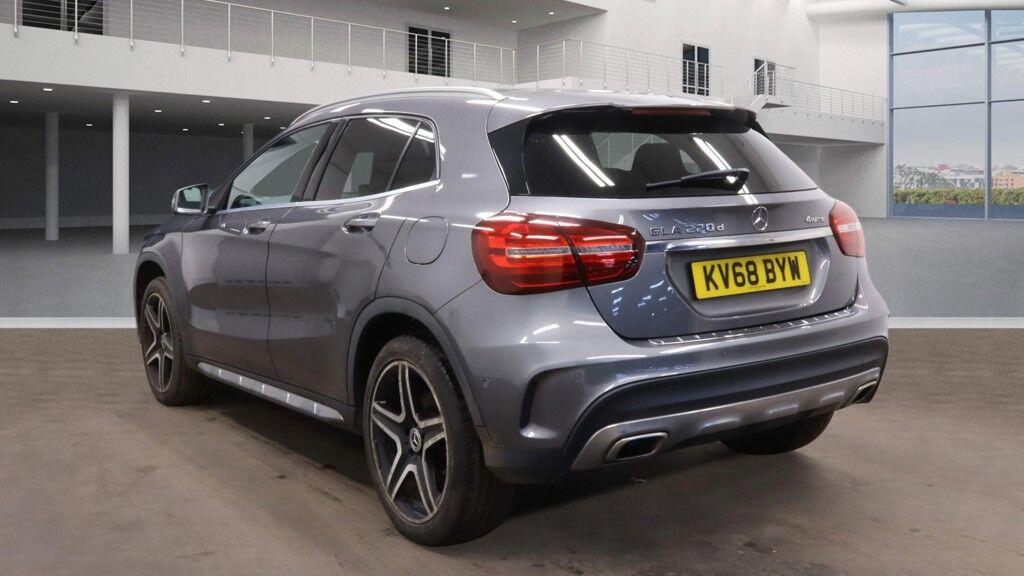 Used Mercedes-Benz GLA 2018 for sale - 77560005: Photo 2