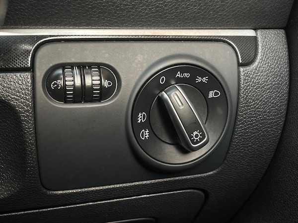Used Volkswagen EOS 2011 for sale - 75539805: Photo 32