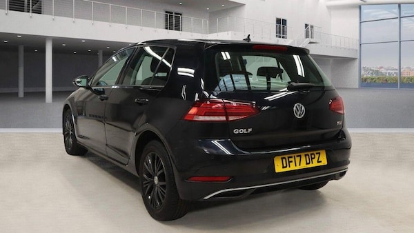 Used Volkswagen Golf 2017 for sale - 76251088: Photo 2