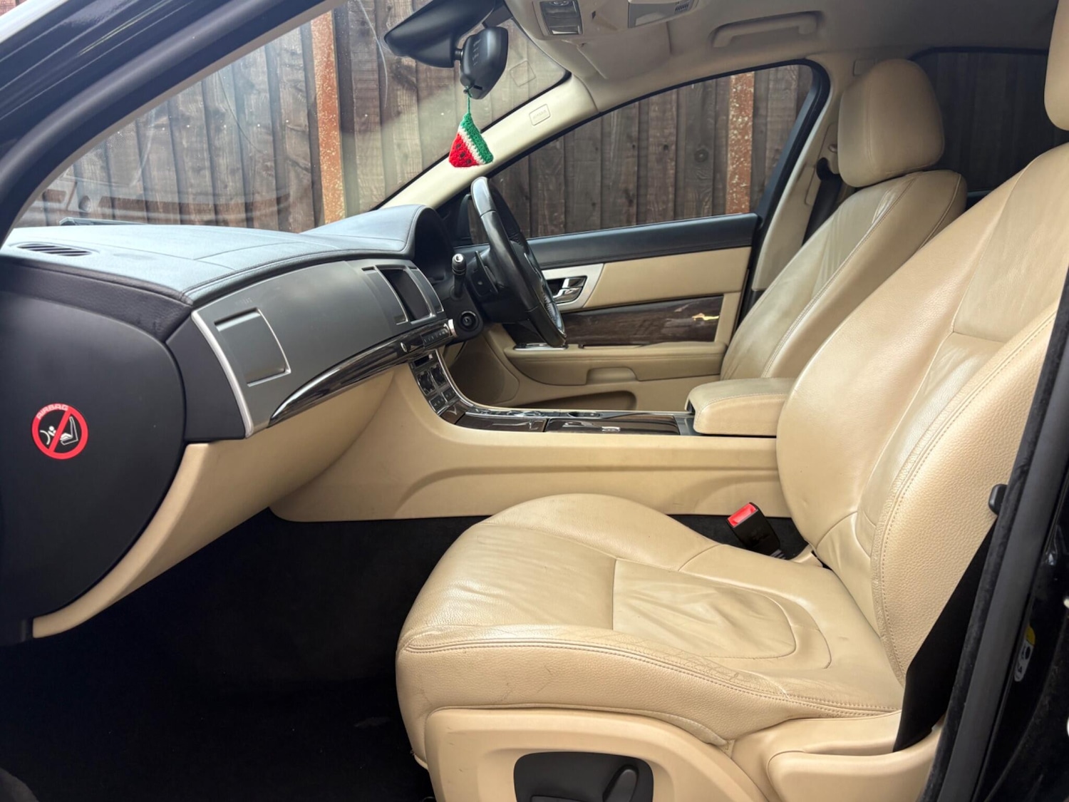 Used Jaguar XF 2015 for sale - 76942393: Photo 25