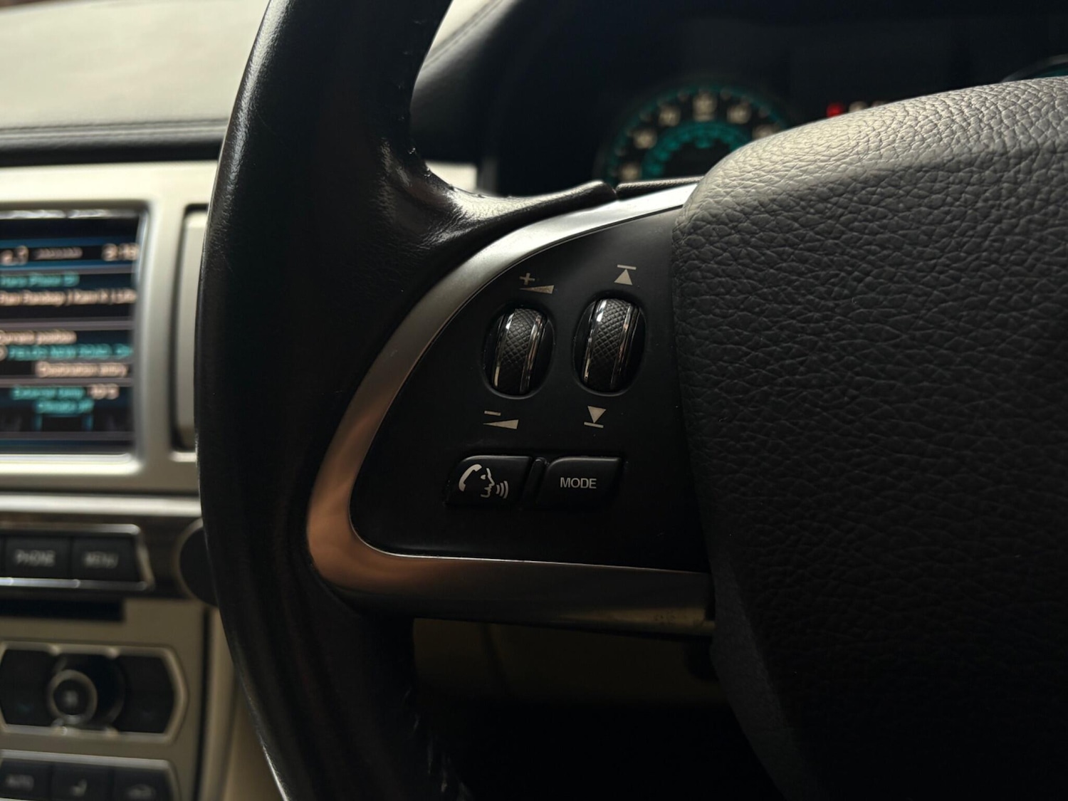 Used Jaguar XF 2015 for sale - 76942393: Photo 34