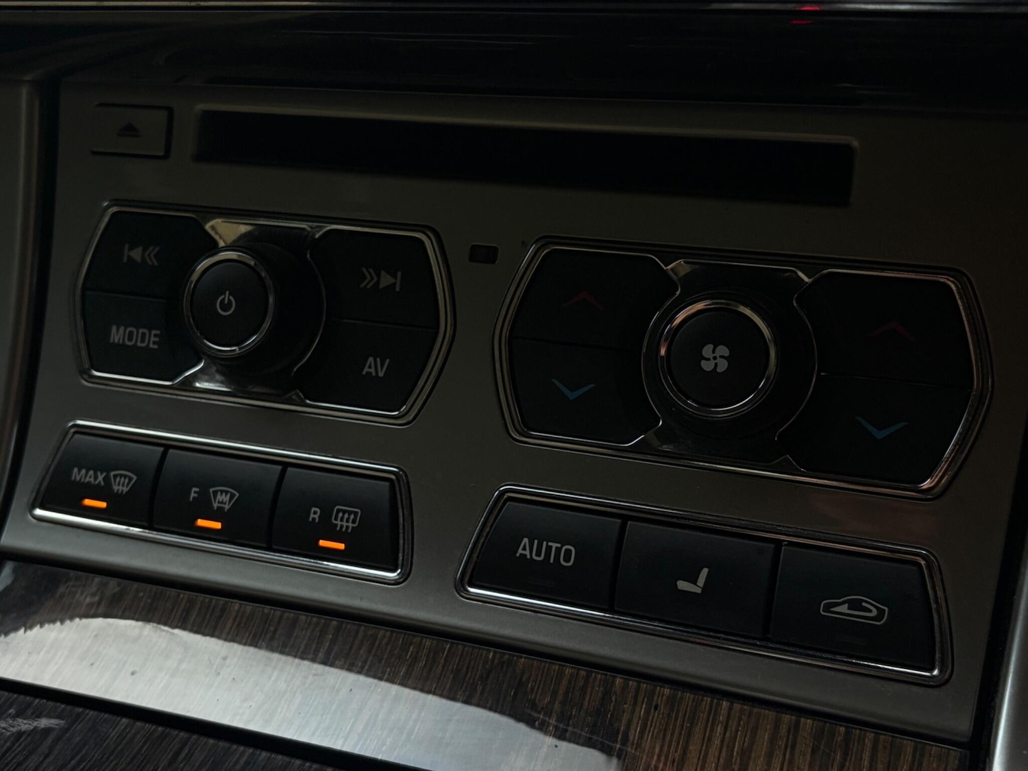 Used Jaguar XF 2015 for sale - 76942393: Photo 43