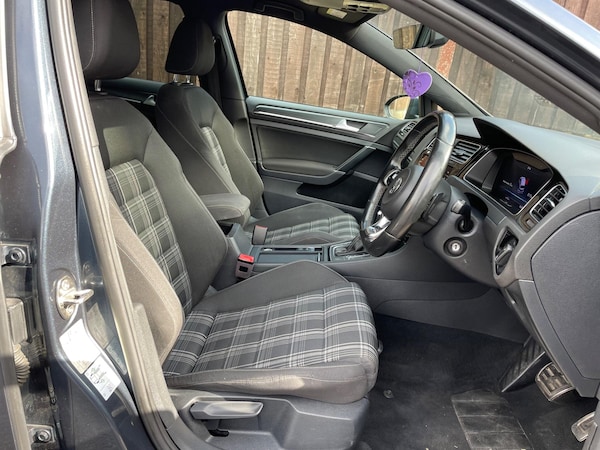 Used Volkswagen Golf 2017 for sale - 75588757: Photo 37
