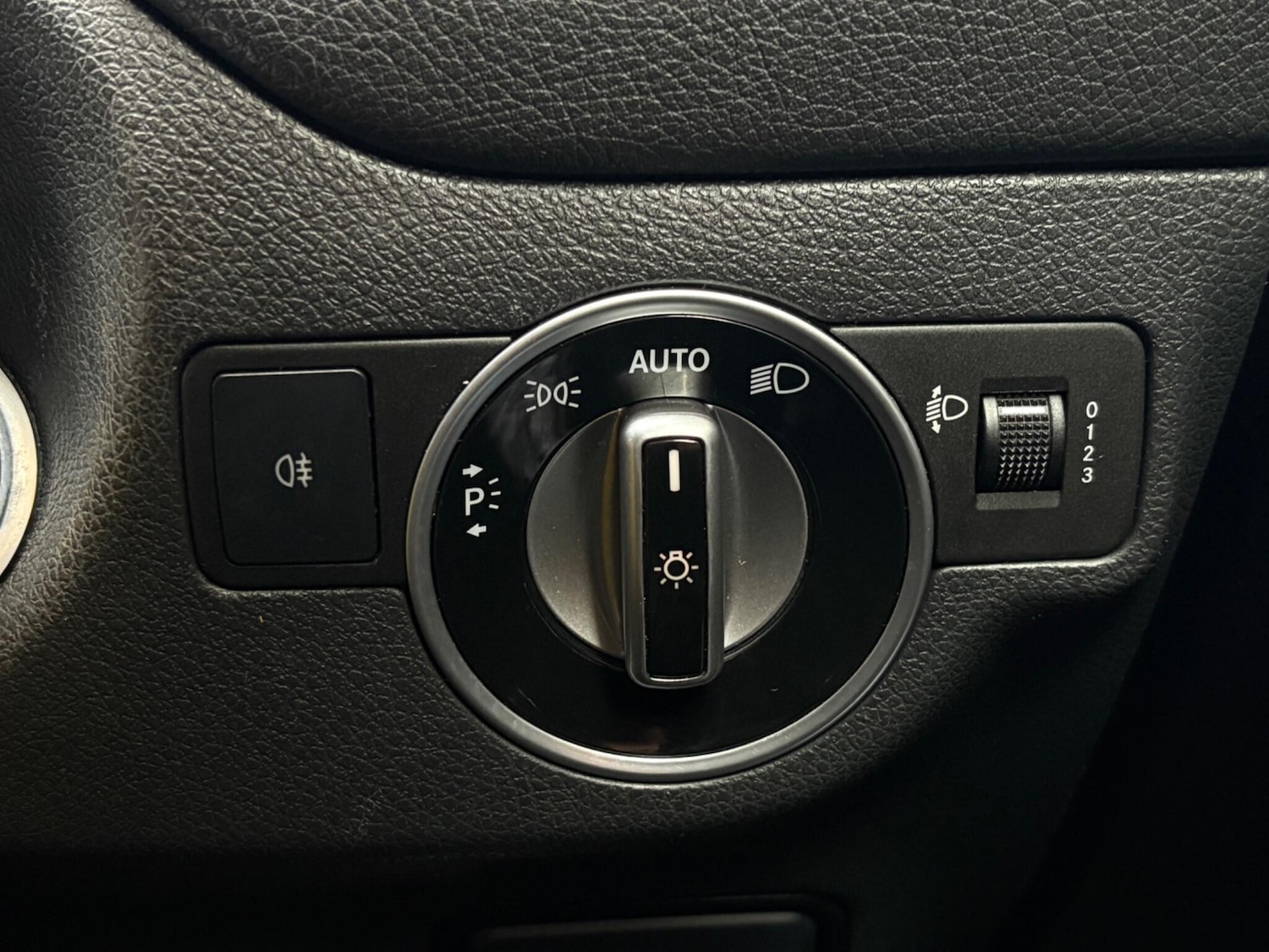 Used Mercedes-Benz GLA 2015 for sale - 77143724: Photo 67