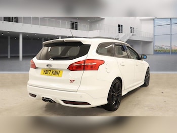 Used Ford Focus 2017 for sale - 77940218: Photo