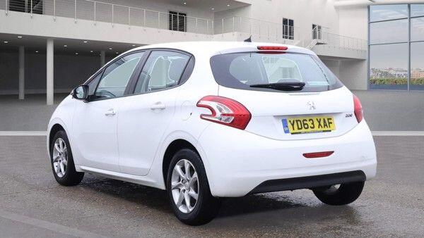 Used Peugeot 208 2013 for sale - 76214028: Photo 3