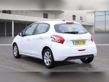 Used Peugeot 208 2013 for sale - 76214028: Photo 3