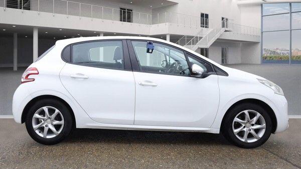 Used Peugeot 208 2013 for sale - 76214028: Photo 5