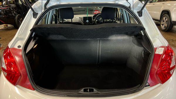 Used Peugeot 208 2013 for sale - 76214028: Photo 7