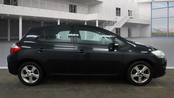 Used Toyota Auris 2010 for sale - 77331434: Photo 5
