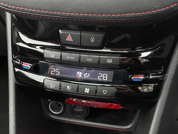 Used Peugeot 208 2014 for sale - 73672275: Photo 39