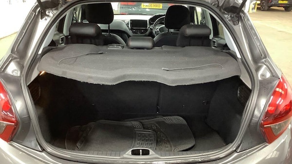Used Peugeot 208 2018 for sale - 76327219: Photo 11