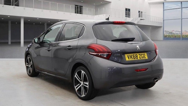 Used Peugeot 208 2018 for sale - 76327219: Photo 2