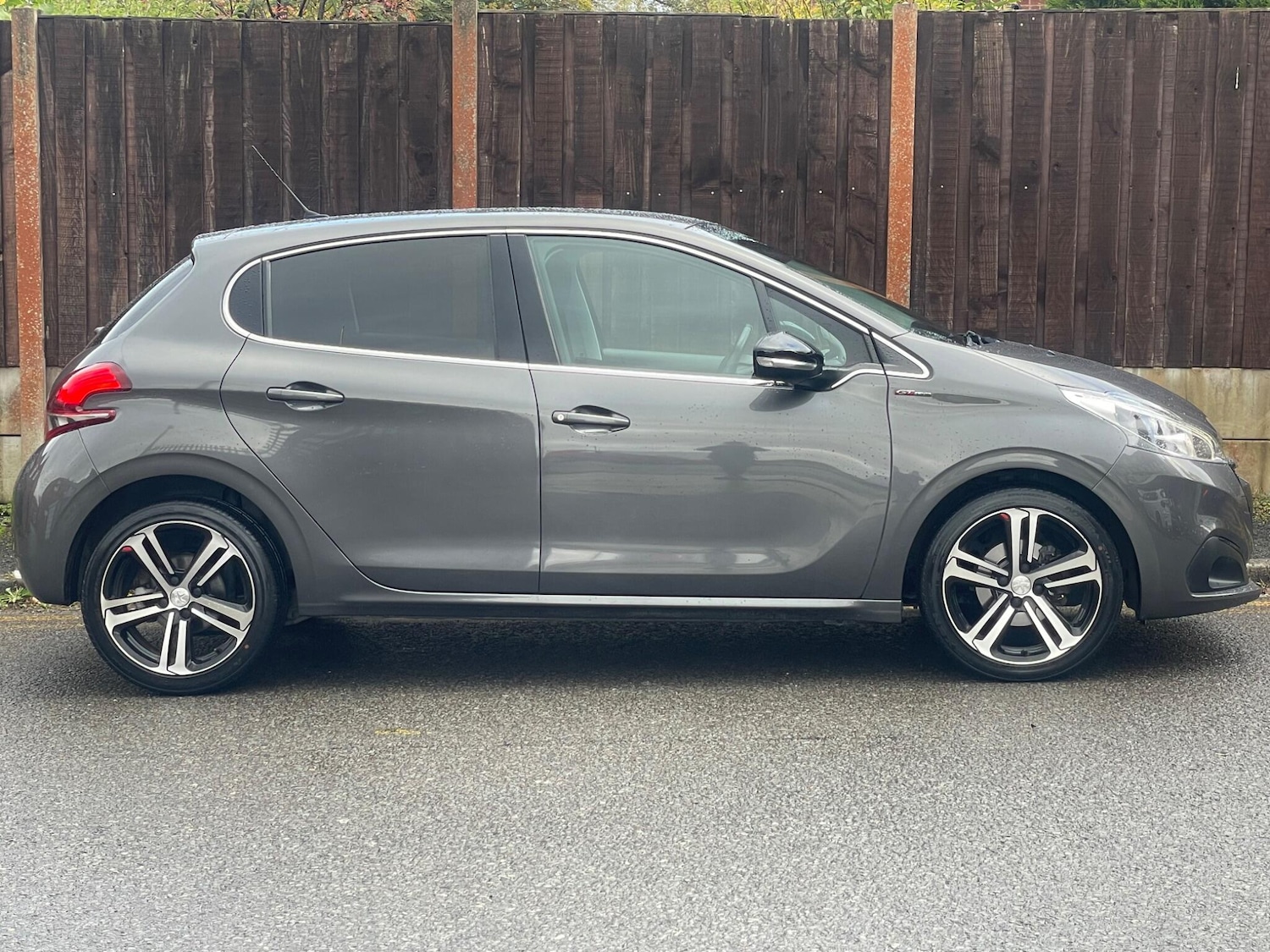 Used Peugeot 208 2018 for sale - 76327219: Photo 6