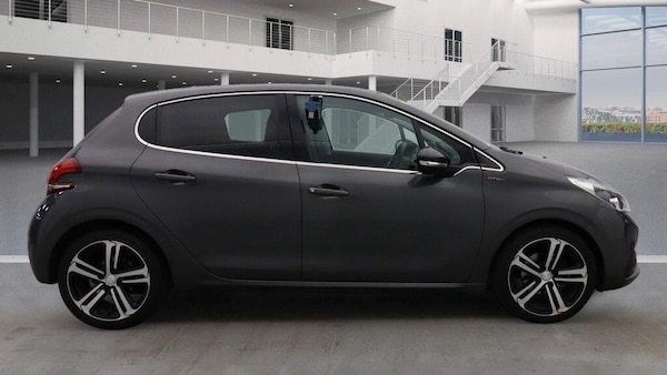 Used Peugeot 208 2018 for sale - 76327219: Photo 6